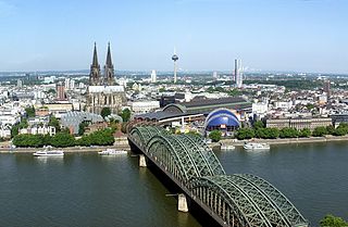 Foto von Wikipedia, Blick über das Zentrum Kölns, 2006, Raimond Spekking